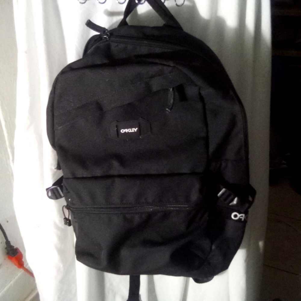 Official Oakley men's bookbag